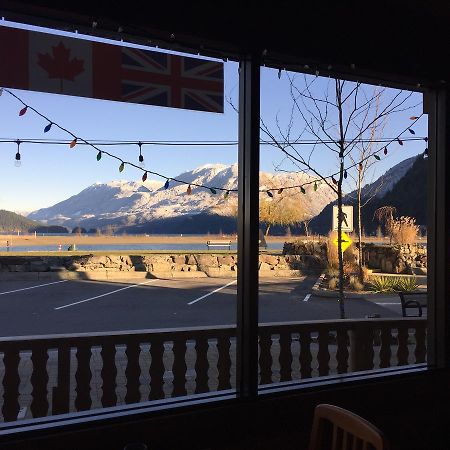 Spring Villa Hotel Harrison Hot Springs Extérieur photo