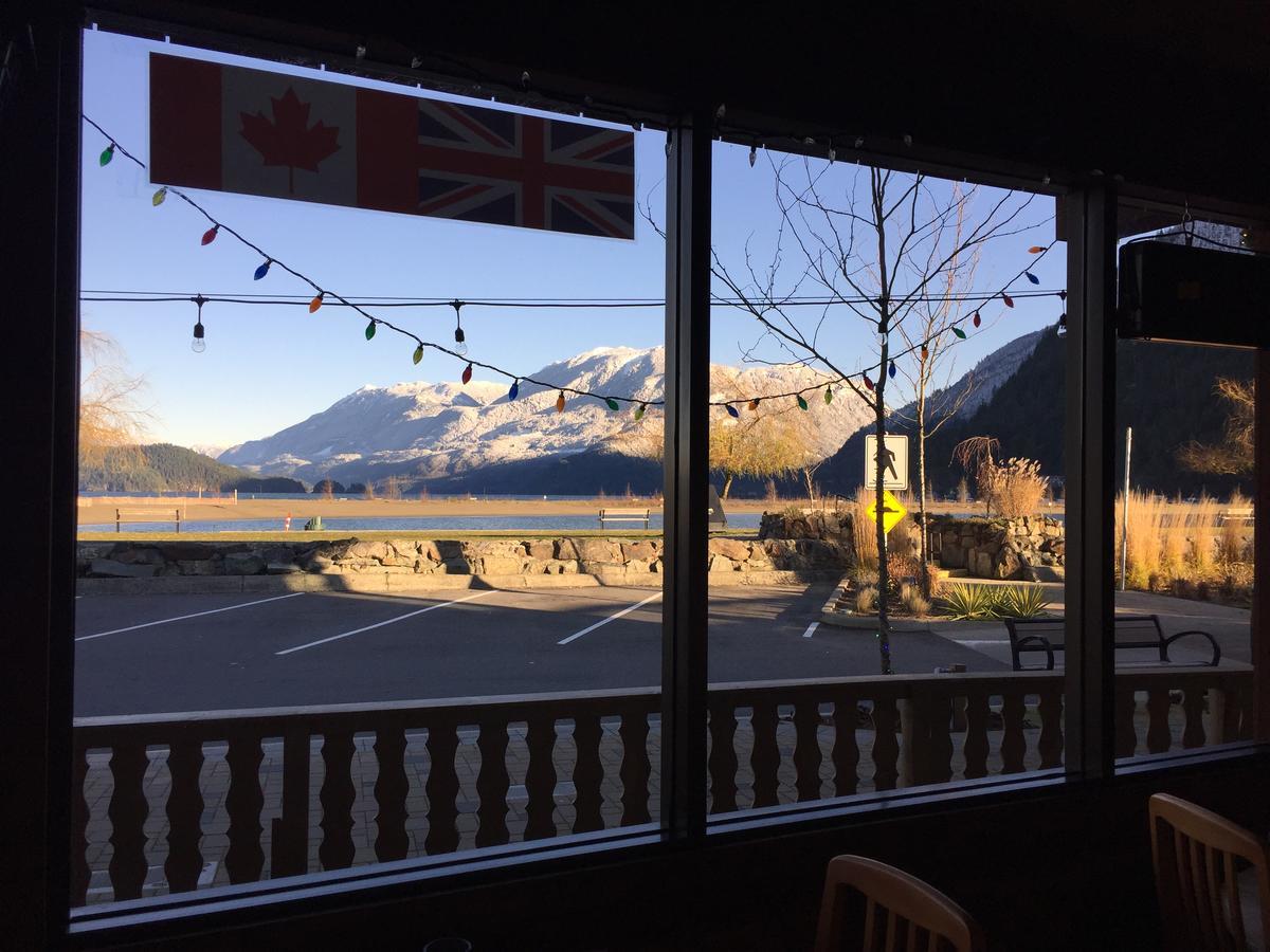 Spring Villa Hotel Harrison Hot Springs Extérieur photo