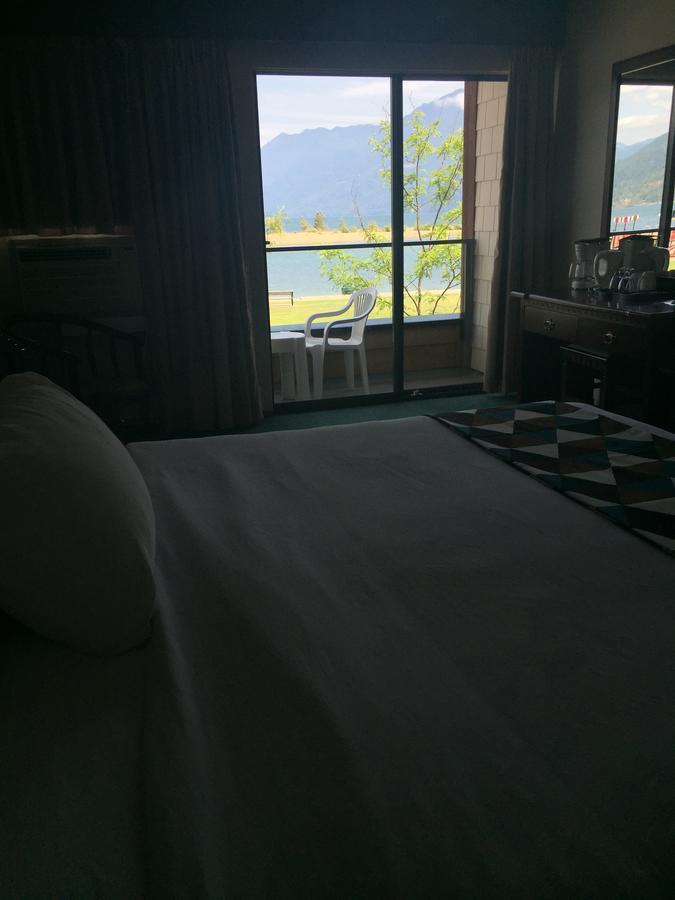 Spring Villa Hotel Harrison Hot Springs Extérieur photo