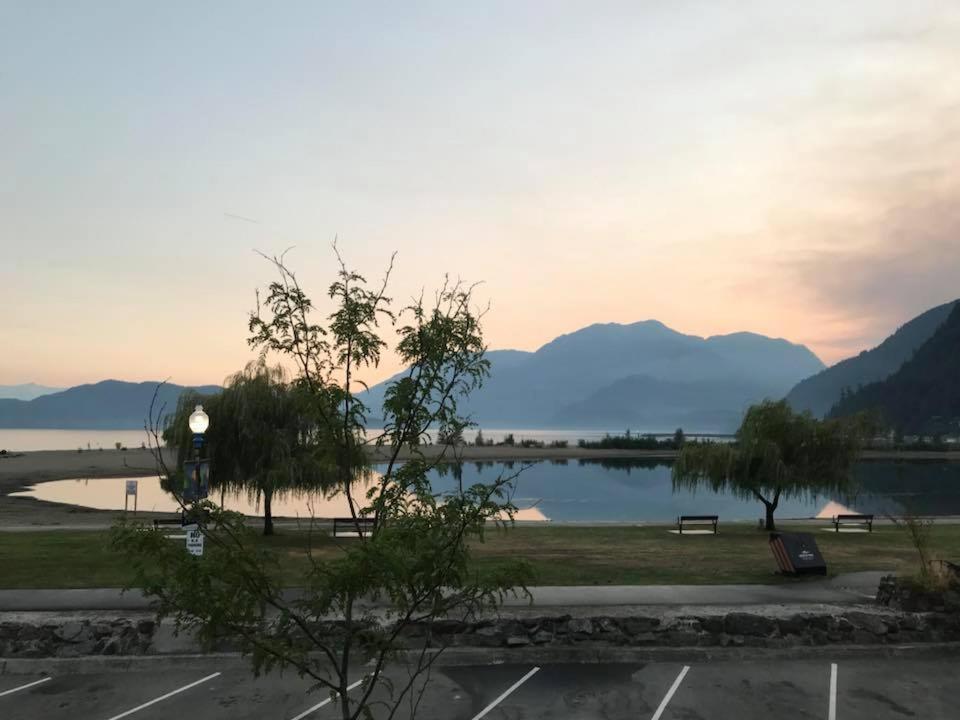 Spring Villa Hotel Harrison Hot Springs Extérieur photo