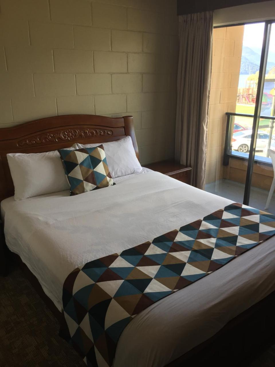 Spring Villa Hotel Harrison Hot Springs Extérieur photo